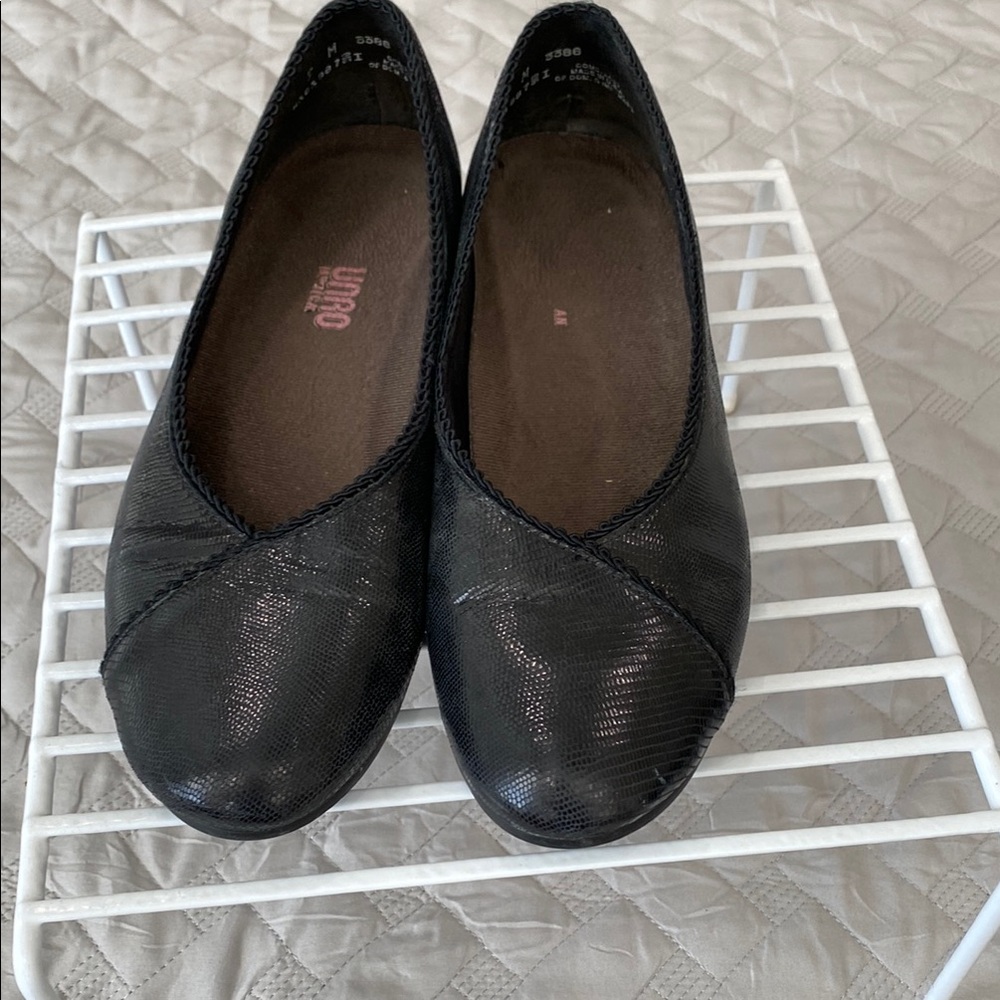 Munro Black Leather Ballet Flats